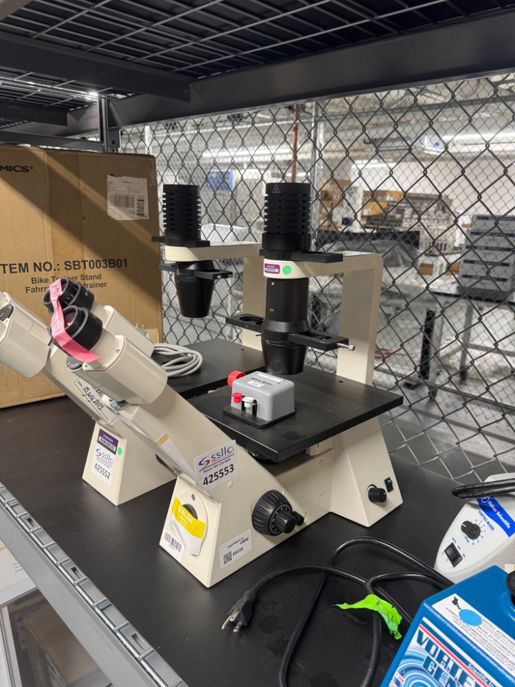 Image of Carl Zeiss Axiovert 40 C Inverted Microscope